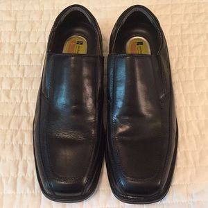 Like new Men’s Dockers black slip-on shoes 9.5W